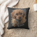 Coussin Photo et texte personnalisés<br><div class="desc">Créez un oreiller personnalisé personnalisé customisé sur mesure Photo et jetez du texte à partir de Ricaso - conçu avec un cadre griffé qui montrera votre photo de façon branchée</div>
