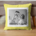 Coussin Photo Famille Moderne Jaune Simple Jolie Cadeau<br><div class="desc">Photo Famille Moderne Jaune Simple Jolie Cadeau</div>