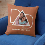Coussin Photo personnalisée du meilleur papa du monde en t<br><div class="desc">Le meilleur Coussin photo papa du monde est décoré avec le mot DAD en blanc sur un arrière - plan en terre cuite. Facilement personnalisable avec votre photo.</div>