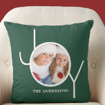 Coussin Photo personnalisée Pin de Noël Vert<br><div class="desc">Ce Coussin photo de Noël élégant est décoré avec le mot JOY dans une simple typographie blanche sur un arrière - plan vert pin. Facilement personnalisable avec votre photo et votre nom.</div>