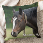 Coussin Photo simple et moderne de l'amoureux du cheval<br><div class="desc">Présentant notre coussin photo personnalisé, le moyen parfait pour garder vos proches proches proches et confortables. Cette coussin douce et élégante présente un design moderne et minimaliste, ce qui en fait un grand complément à toute décoration d'intérieur. Vous pouvez la personnaliser avec n'importe quelle photo de votre choix, que ce...</div>