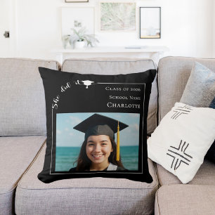 Coussin Photo simple noir et blanc Elle a réussi Diplômée