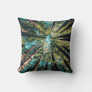 Coussin Photographie en angle bas des arbres en journée