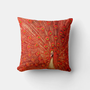 Coussin Pic Rouge Disposant De Ses Plumes Rouges,