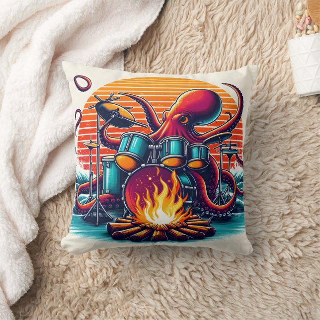 Coussin Pieuvre jouant à la batterie par un feu de camp à  (Couverture)