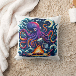 Coussin Pieuvre Jouant Des Tambours Par Moonlit Campfire