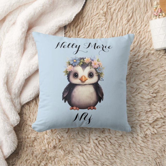 Coussin Pingouins mignons aux fleurs Nom & Monogramme Bleu (Couverture)