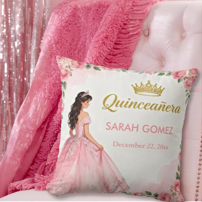 Coussin Pink Princess Dress Gold Tiara Quinceañera (Créateur téléchargé)