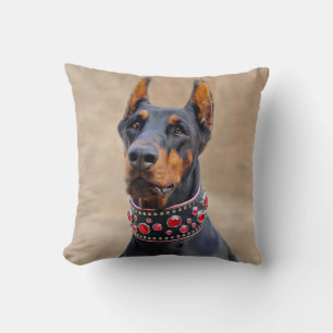 Coussin Pinscher noir et tan Doberman en collier à bijoux