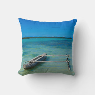 Coussin Pirogue à balancier dans un océan peu profond