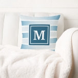 Coussin Plage côtière Monogramme Bleu Blanc Bleu Bleu Band<br><div class="desc">Style côtier, le thème nautique lance l'oreiller avec un motif rayé peint à la main, patiné, bleu et blanc avec un carré monogramme bleu marine et blanc au centre. Le côté inverse est un bleu marine solide. Idéal pour les vacances à thème de Noël côtier ou pour ajouter du style...</div>