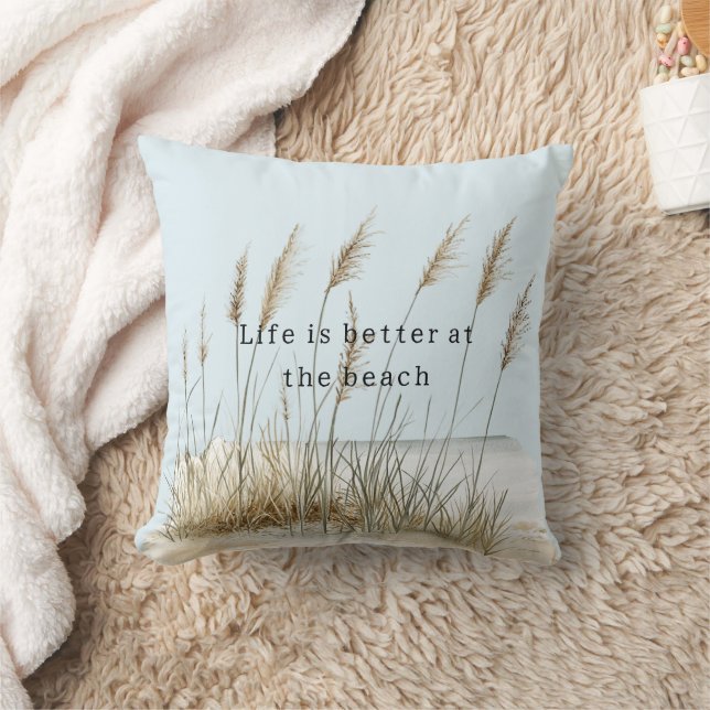 Coussin Plage de sable pieds nus sous le ciel bleu (Couverture)