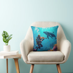 Coussin Plongeur jouant du violon pour une baleine