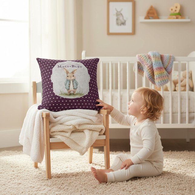 Coussin Plum Purple Polka Dot Bunny Name Accent Pillow (Créateur téléchargé)