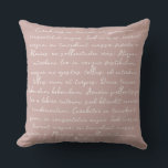 Coussin Poème de citation personnalisé vœux de mariage<br><div class="desc">Personnalisez ce coussin avec votre citation préférée,  poème ou vœux de mariage. Un cadeau spécial qui réchauffera le cœur pendant des années.</div>