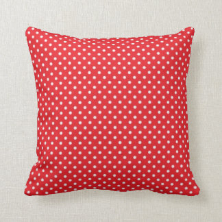 Coussin Point de polka blanc sur l'arrière - plan rouge