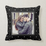 Coussin Pois noirs et blancs modernes avec votre photo<br><div class="desc">Cette coussin moderne dispose d'un arrière - plan noir avec des pois blancs et de vos propres photos personnelles,  une sur le devant et une sur le dos. Un cadeau parfait,  ou gardez-vous pour vous !</div>
