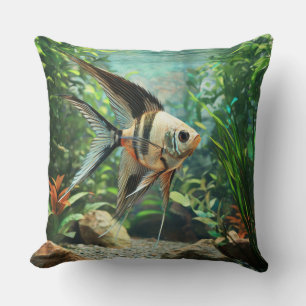 Coussin Poisson ange nageant dans un aquarium d'eau douce