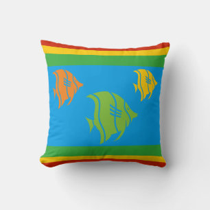 Coussin poisson bleu, orange, jaune et vert sur le blanc