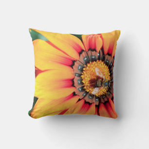 Coussin Pollen de close-up extrême de A Bee Collecting