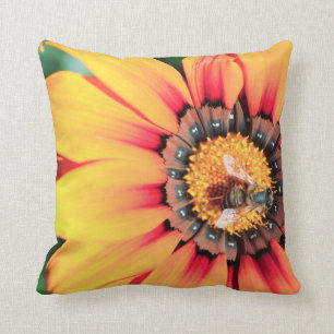 Coussin Pollen de close-up extrême de A Bee Collecting