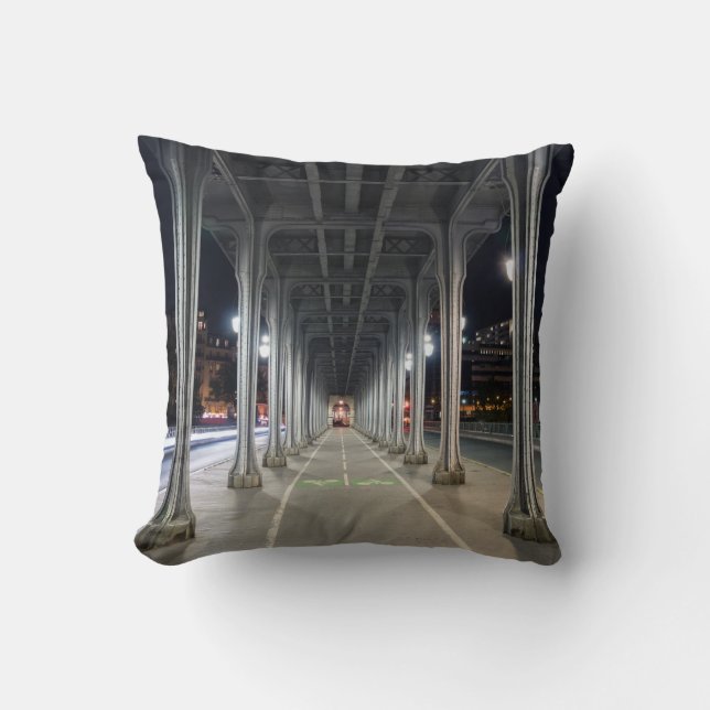 Coussin Pont de Bir-Hakeim la nuit - Paris, France (Recto)