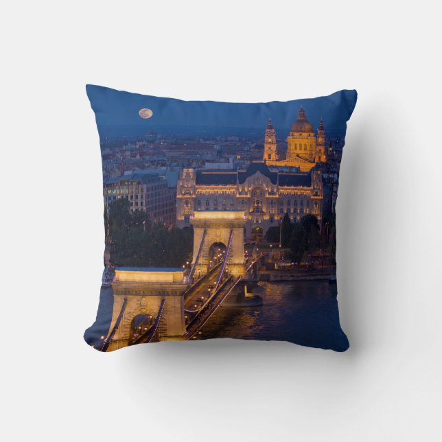 Coussin Pont de chaîne et Pleine lune de nuit (Recto)