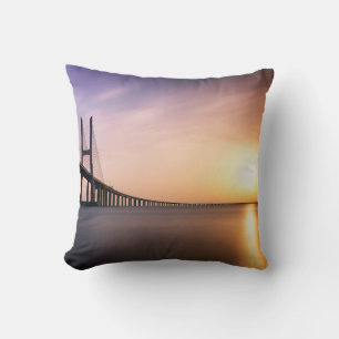 Coussin PONT EN BÉTON Brown EN JOURNÉE