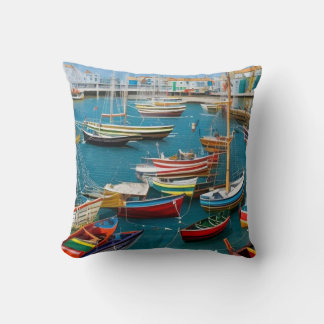 Coussin Port contemporain bateaux ville touristique belle