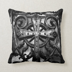Coussin Porte gothique de crypte de croix de cimetière