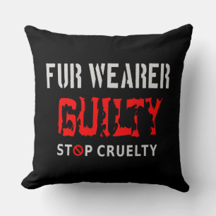 Coussin Porteur de fourrure coupable