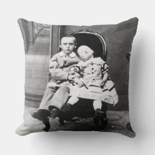 Coussin Portrait Vintage Hantant de Frères et Sœurs 