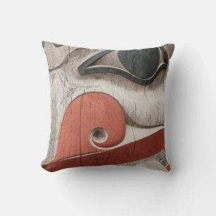 Coussin Poteaux totémiques au Musée du centre du patrimoin