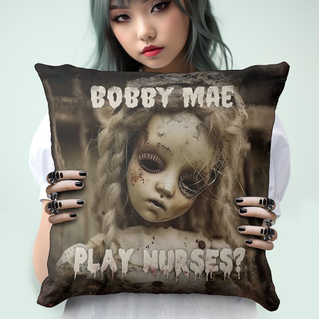 Coussin Poupée infirmière déplaisante - Film d'horreur (Want to play nurses with your creepy little pillow friend? She's so cute, you know you want to !)