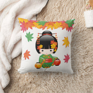 Coussin Poupée Kokeshi d'automne - Fille Geisha en Kimono 