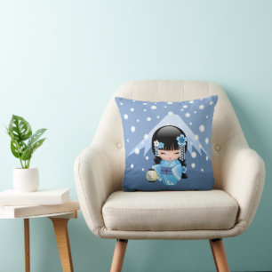 Coussin Poupée Kokeshi d'Hiver - Geisha Fille de la Montag