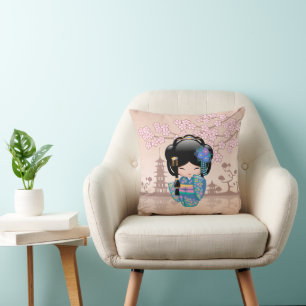 Coussin Poupée Kokeshi Keiko - Fille Geisha en Kimono Bleu