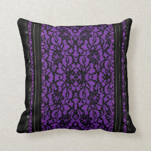 Coussin Pourpre avec le carreau noir de dentelle