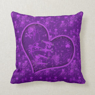 Coussin pourpre de crânes et de coeurs du coeur