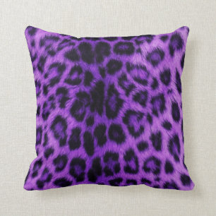 Coussin pourpre d'empreinte de léopard