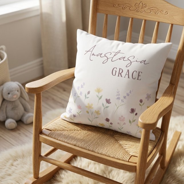 Coussin Prairie de Fleurs Sauvages Bohème Raffinée Nom Flo (Refined Boho Throw Pillow with Elegant Wildflowers Meadow Watercolor Effect.)
