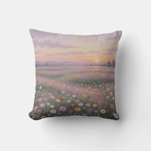 Coussin Prairie de fleurs sauvages rêveuse au coucher du s (Recto)