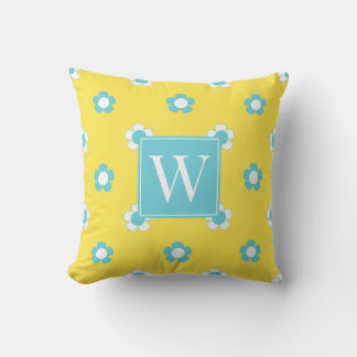 Coussin Préparation champ de marguerites – Monogramme jaun