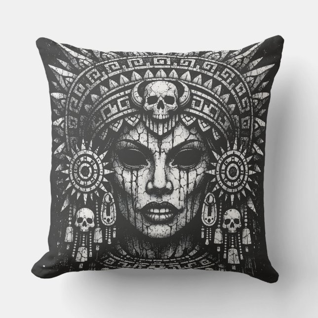 Coussin Prêtresse Couronnée d'un Crâne — par BurnsInHell (Recto)
