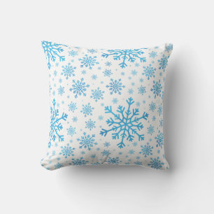 Coussin Pretty Blue Christmas Snowflakes sur Winter White