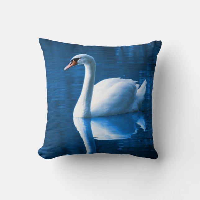 Coussin Pretty white swan floating on blue lake (Recto)