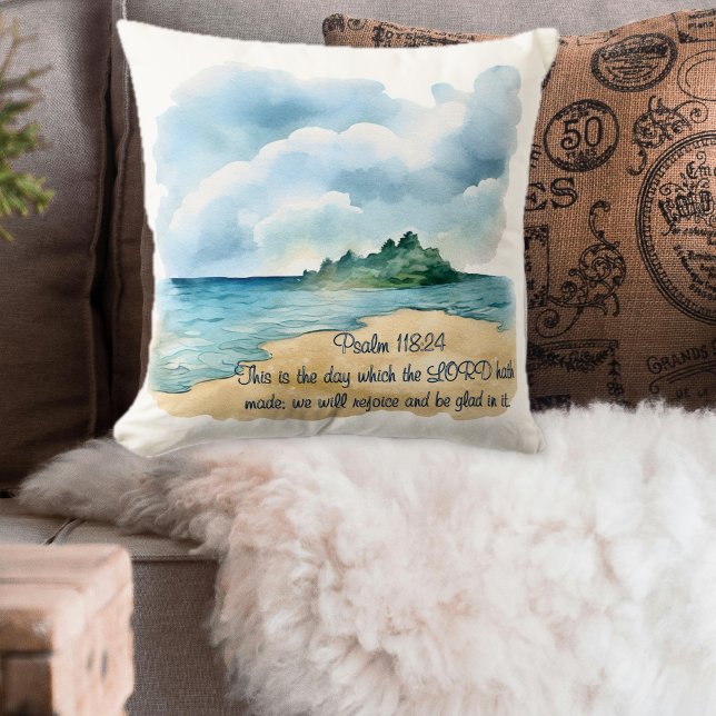 Coussin Psaume 118 Jour de Réjouissance Scène de Plage Nua (Psalm 118 Day to Rejoice Cloudy Beach Scene Throw Pillow)