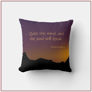 Coussin Quiet the Mind Inspirational Quote