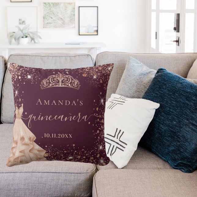 Coussin Quinceanera Bourgogne rose or tiara nom robe (Créateur téléchargé)