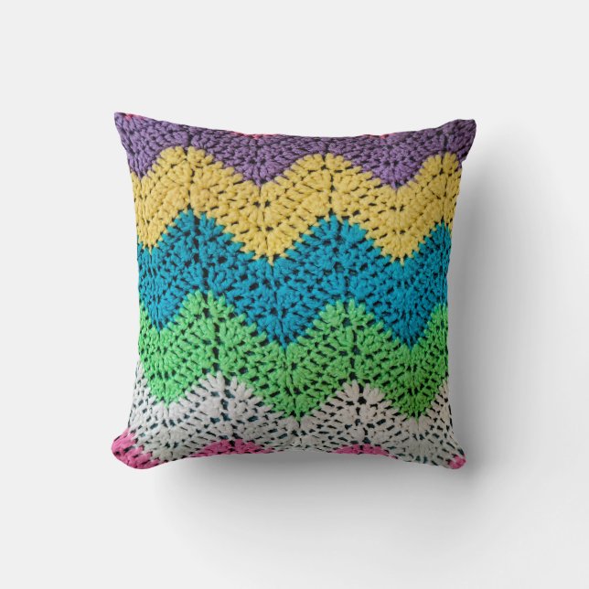 Coussin Rainbow Zigzag Crochet Design (Recto)